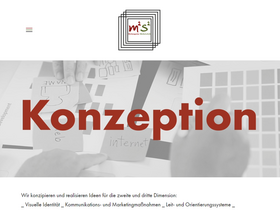 Screenshot der Webseite von m²s² mit großem Schriftzug Konzeption, Hintergrundbild mit Skizzen und Farbmustern sowie Beschreibung der angebotenen Leistungen.