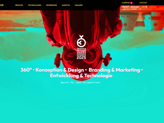 Screenshot der Webseite von anders und sehr mit Navigationsleiste, bunter Unterwasseraufnahme und Text zu Design, Marketing und Technologie.